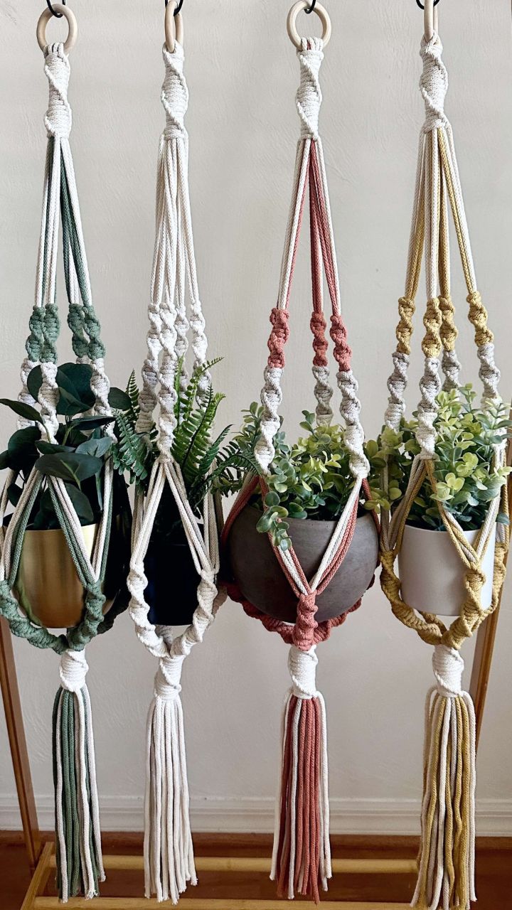 Colourful Bohemian Plant Hangers | 4 Plant Hanger Set | Perfect for Garden, Balcony and Living Room | Space-Saving Greenery | Eco-Friendly | For the Plant Lovers
